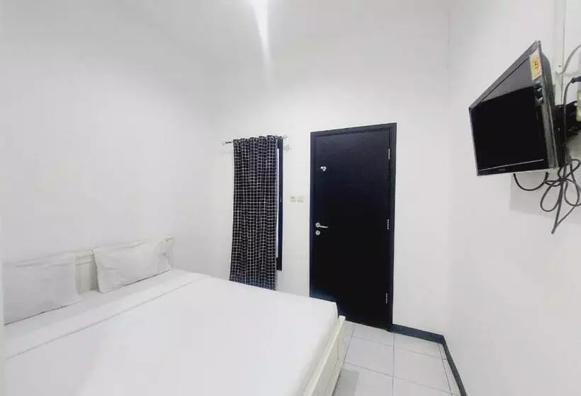 ホテル Cozy Stay Kupang