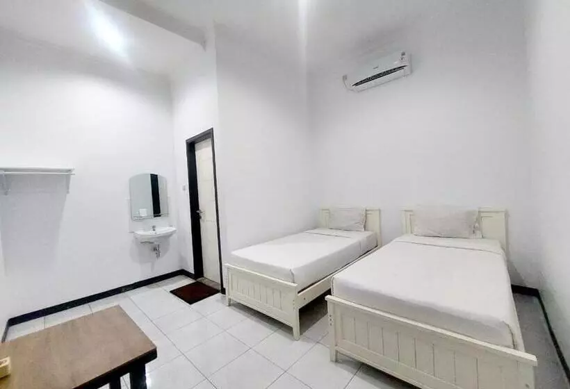 ホテル Cozy Stay Kupang