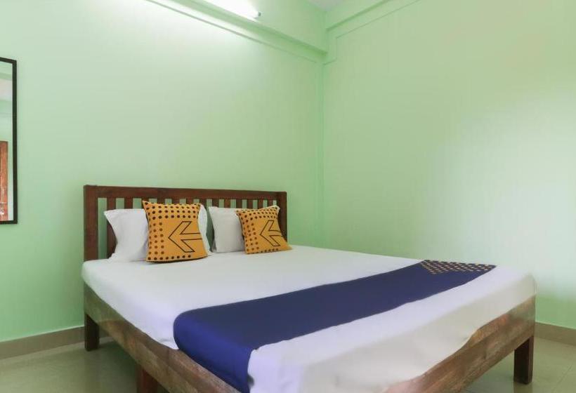 هتل Spot On 62850 Beach Side Resort