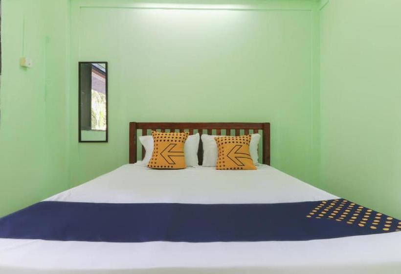 هتل Spot On 62850 Beach Side Resort