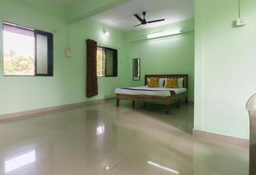 هتل Spot On 62850 Beach Side Resort