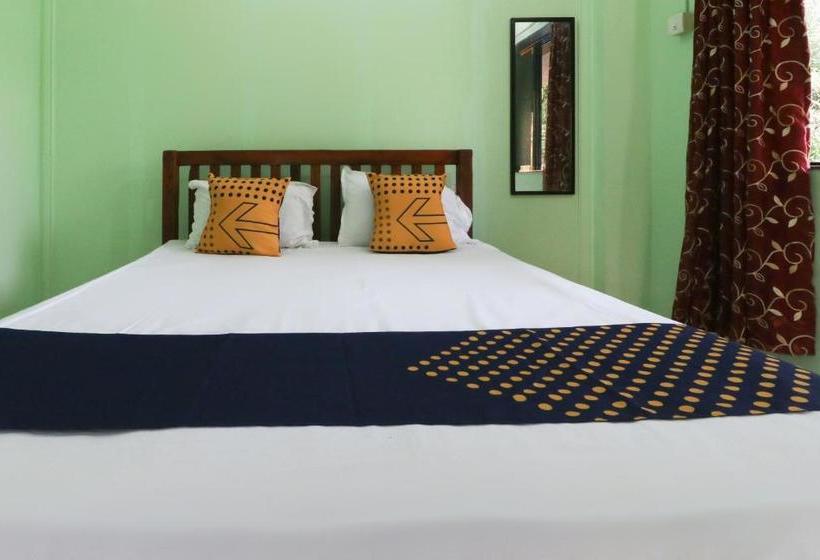 هتل Spot On 62850 Beach Side Resort