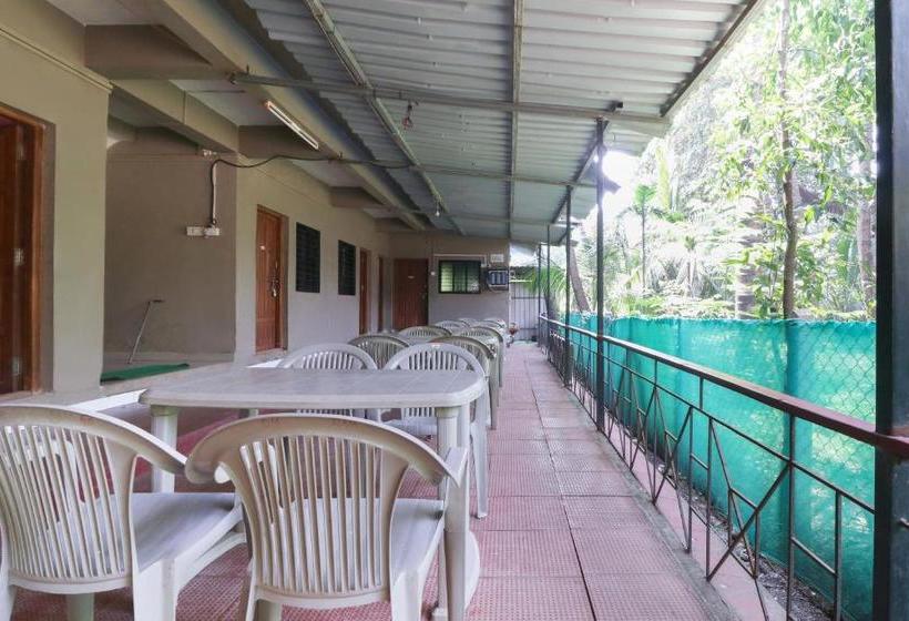 هتل Spot On 62850 Beach Side Resort