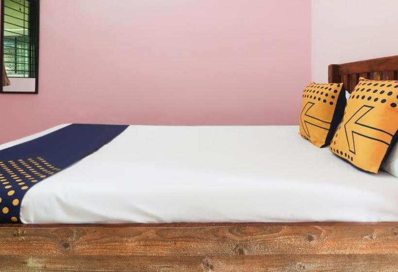 هتل Spot On 62850 Beach Side Resort