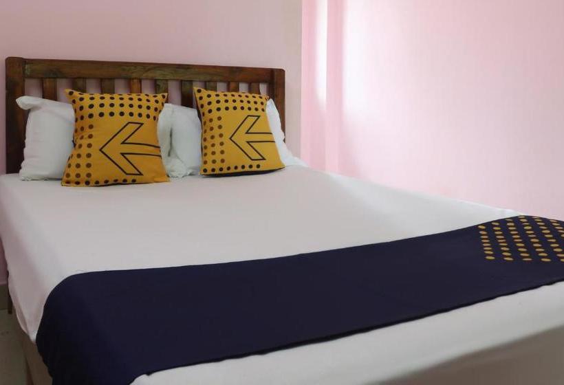 هتل Spot On 62850 Beach Side Resort