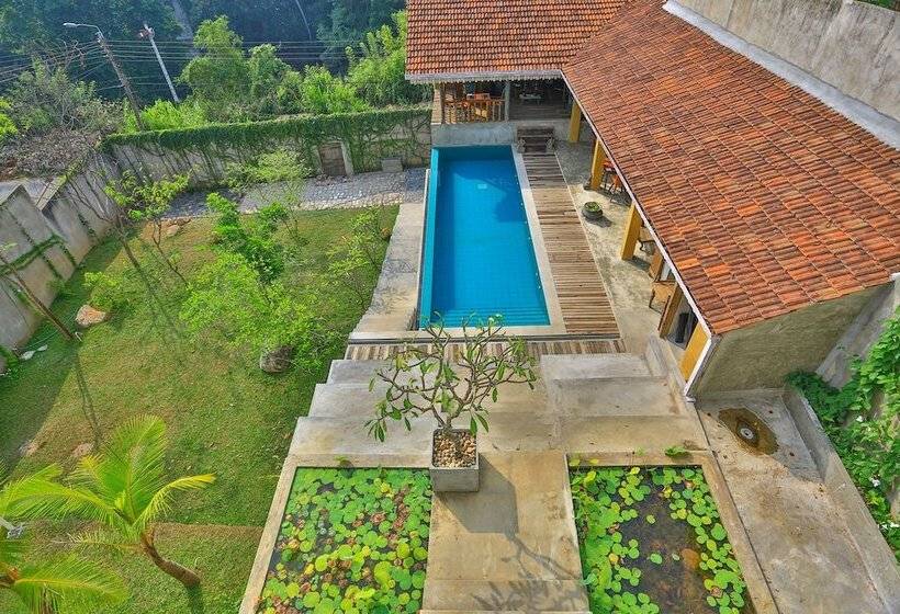 בית מלון כפרי Urban Castle