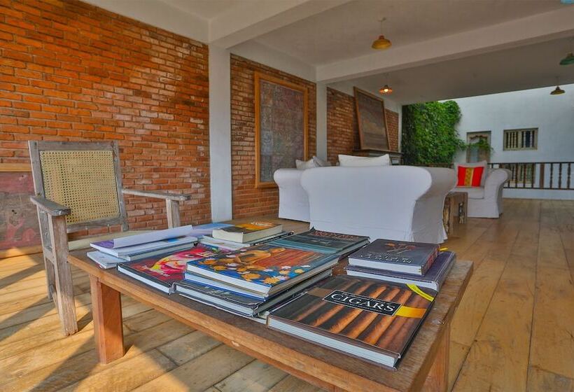 בית מלון כפרי Urban Castle