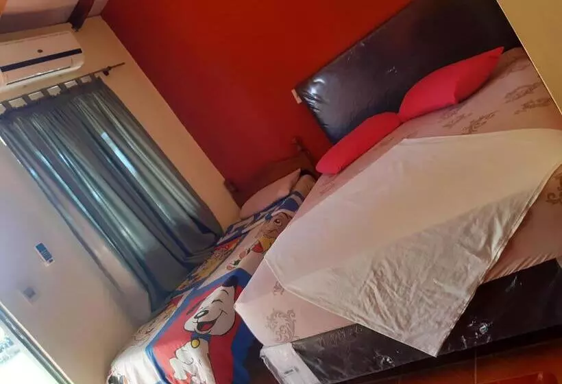 هتل Balneario Acuamanía