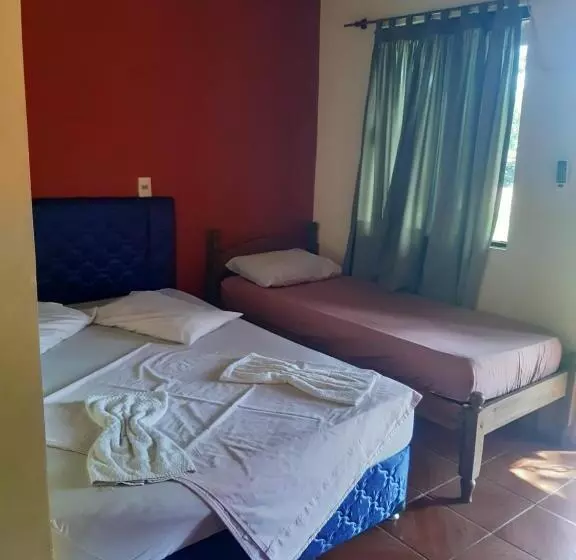 هتل Balneario Acuamanía