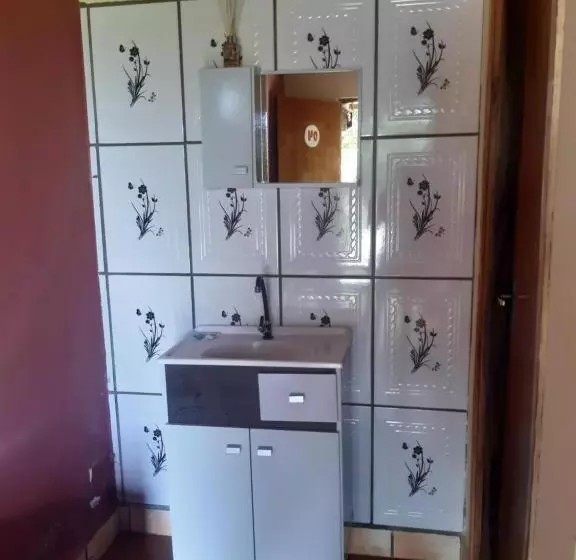 هتل Balneario Acuamanía