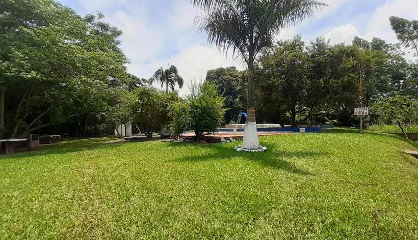 هتل Balneario Acuamanía