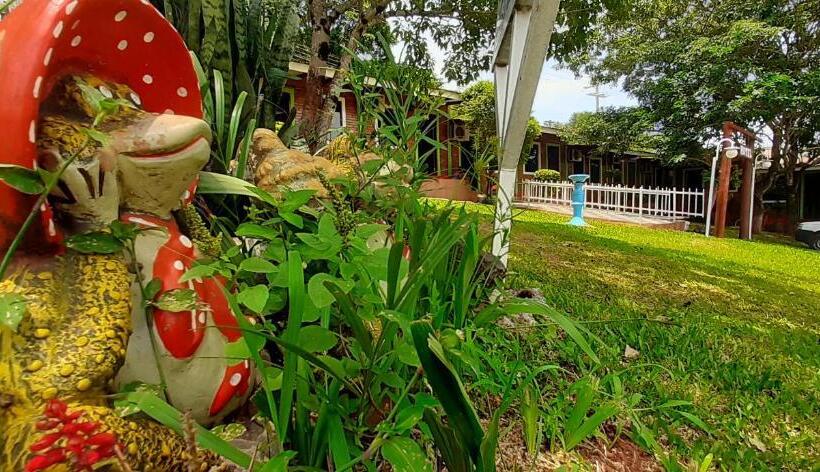 هتل Balneario Acuamanía