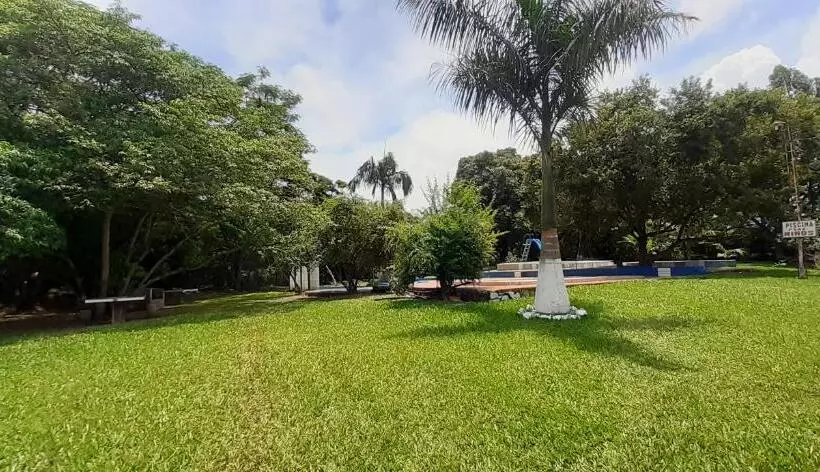 هتل Balneario Acuamanía