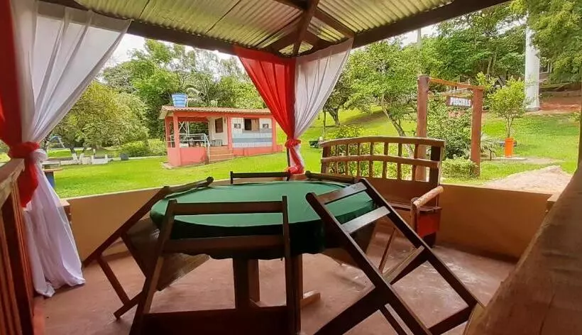 هتل Balneario Acuamanía