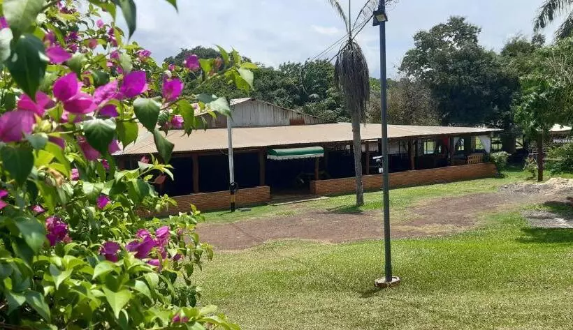 هتل Balneario Acuamanía