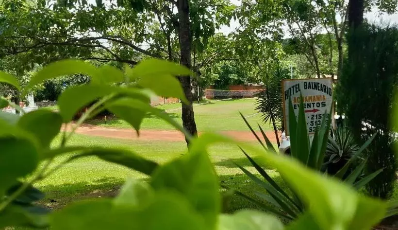 هتل Balneario Acuamanía