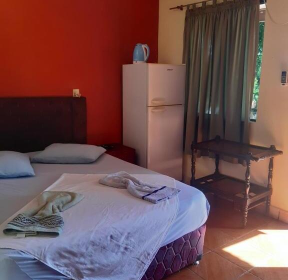 هتل Balneario Acuamanía