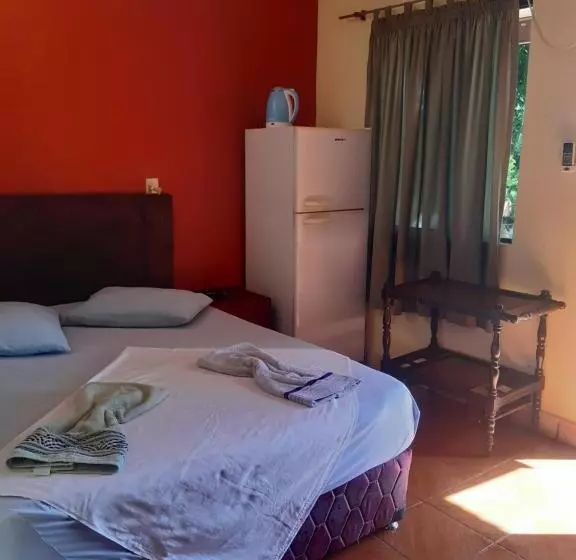 هتل Balneario Acuamanía