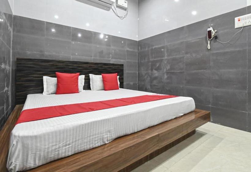 Hotel Oyo 60785  Baba Deluxe