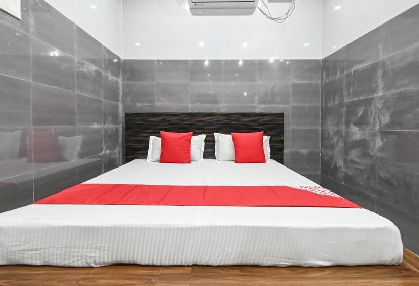 Hotel Oyo 60785  Baba Deluxe