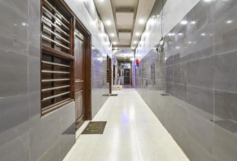 Hotel Oyo 60785  Baba Deluxe