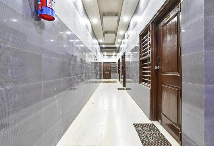 Hotel Oyo 60785  Baba Deluxe