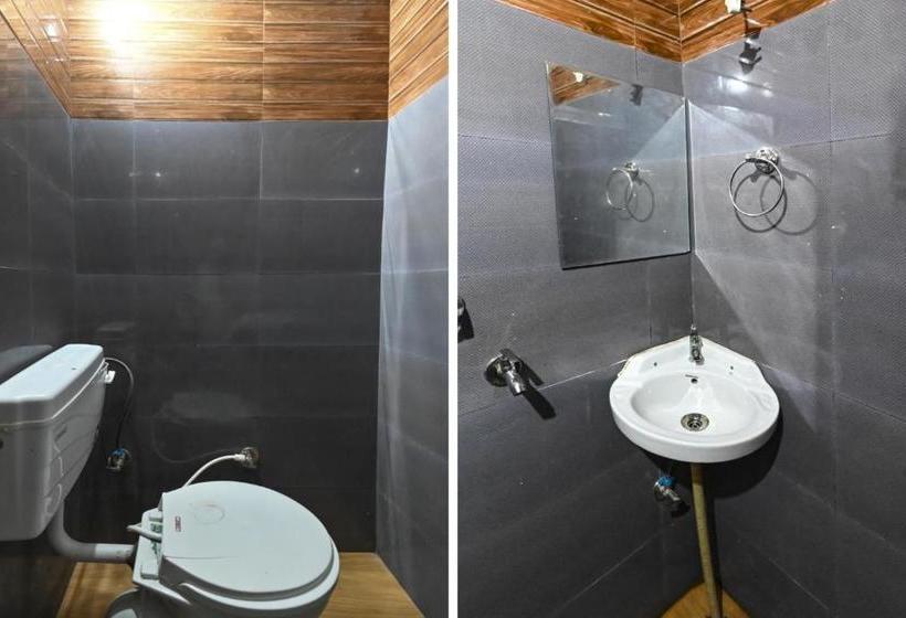 Hotel Oyo 60785  Baba Deluxe