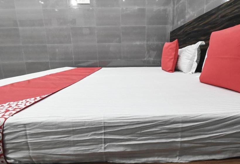 Hotel Oyo 60785  Baba Deluxe