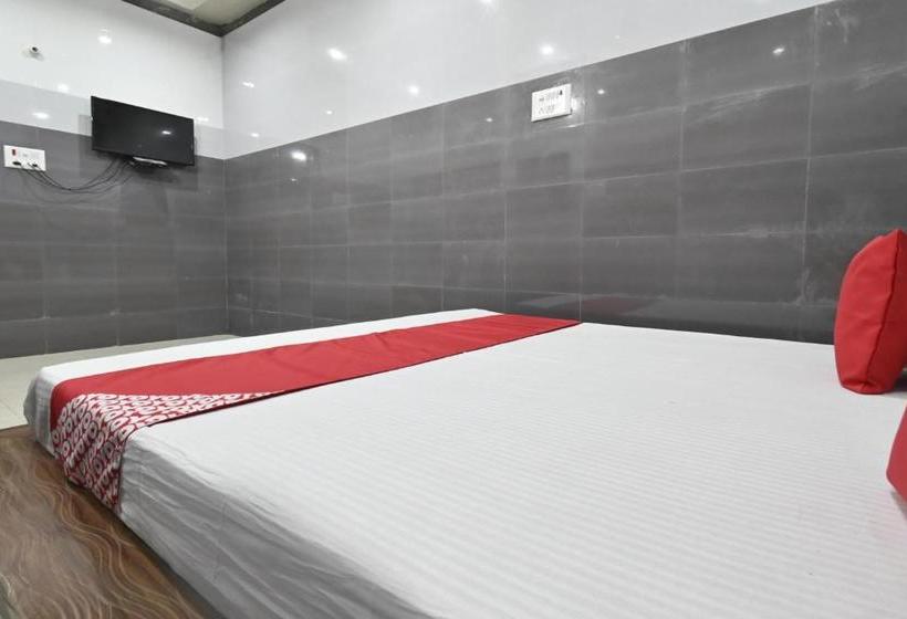 Hotel Oyo 60785  Baba Deluxe