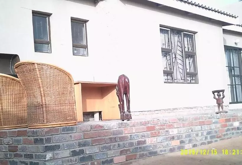 پانسیون Frankestreet Self Catering Accommodation