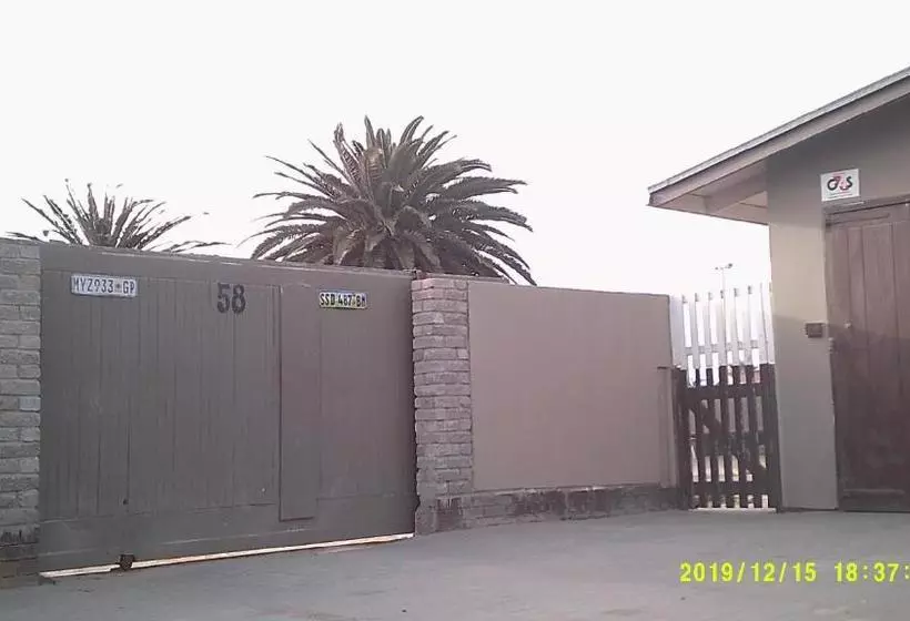 پانسیون Frankestreet Self Catering Accommodation