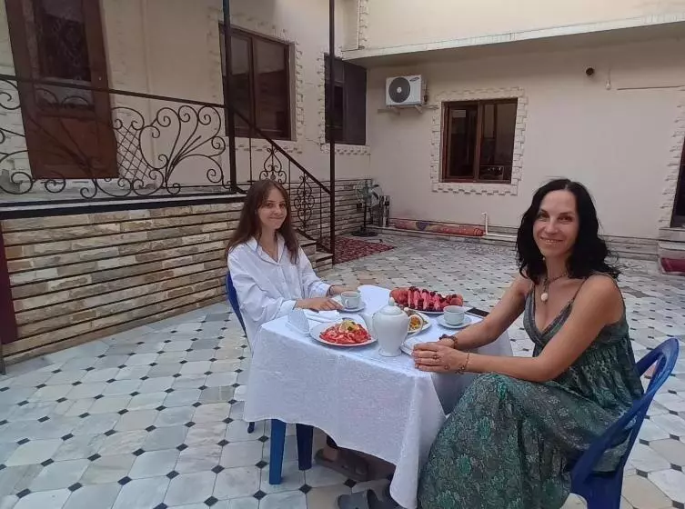 پانسیون Uzbegim Family Guest House
