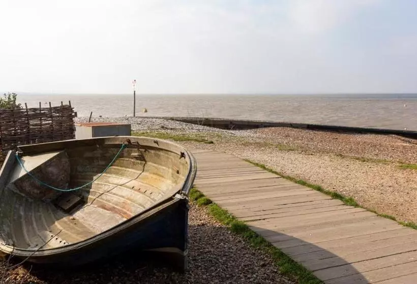 Stag Cottage, Sea Wall