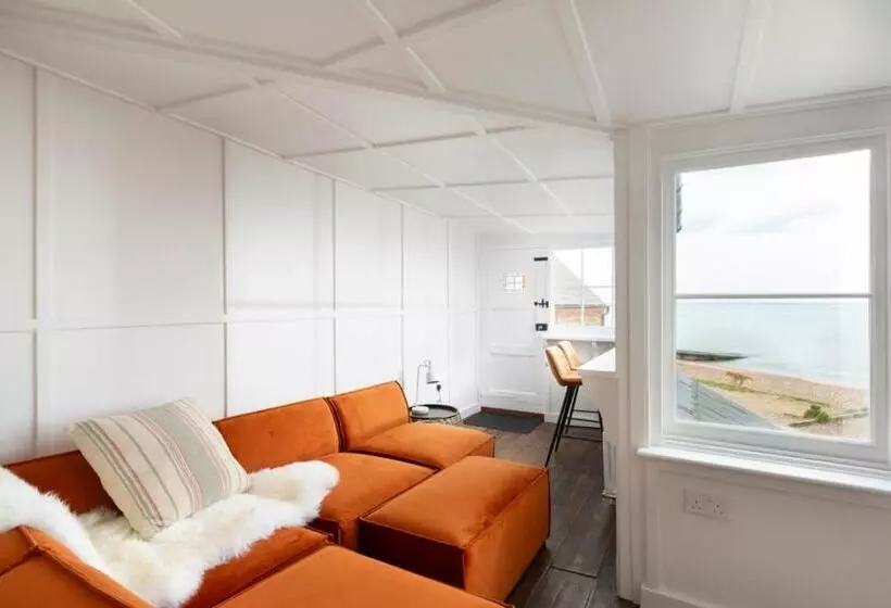 Stag Cottage, Sea Wall