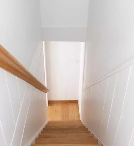 Stag Cottage, Sea Wall