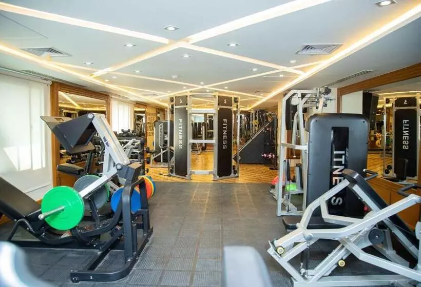 هتل Royal Swiss Lahore