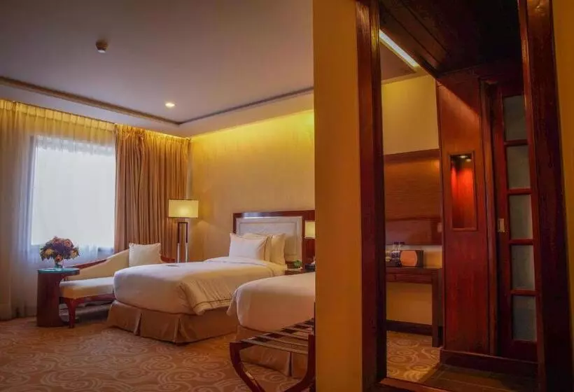 هتل Royal Swiss Lahore