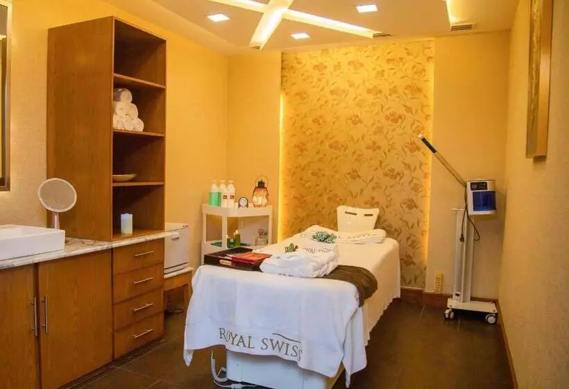 هتل Royal Swiss Lahore