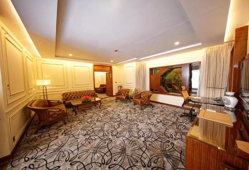 هتل Royal Swiss Lahore