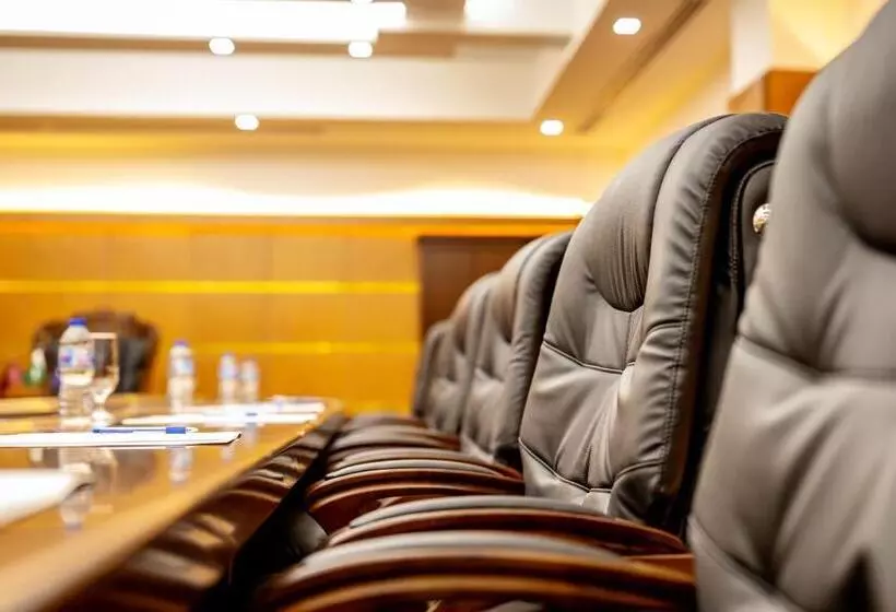 هتل Royal Swiss Lahore