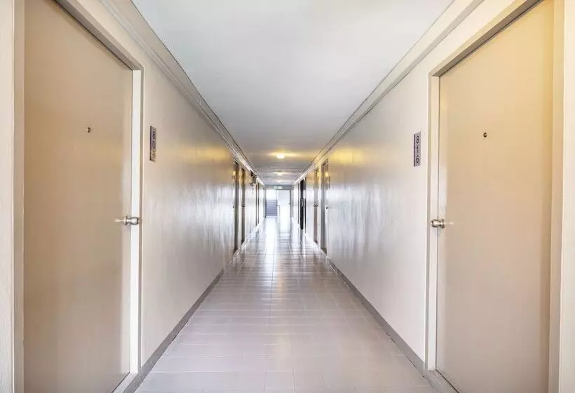 Livotel Express Hotel Ramkhamhaeng 50 Bangkok   No Parking