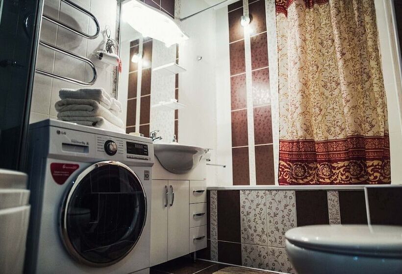 Apartment On Kuznetskstroevskiy 9