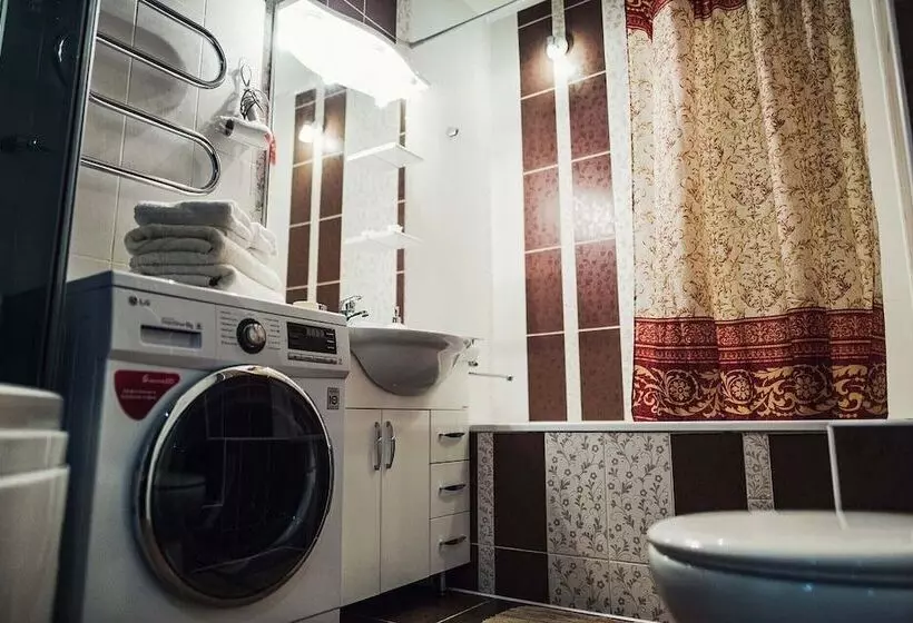 Apartment On Kuznetskstroevskiy 9