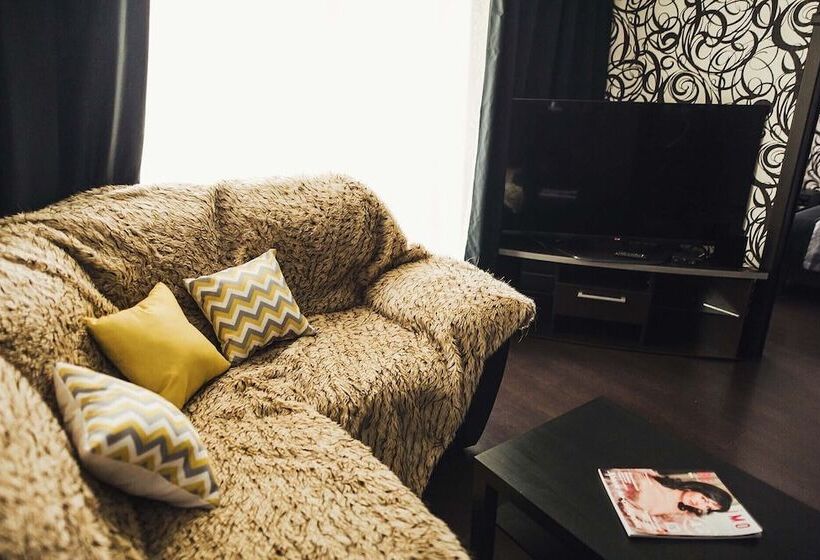 Apartment On Kuznetskstroevskiy 9