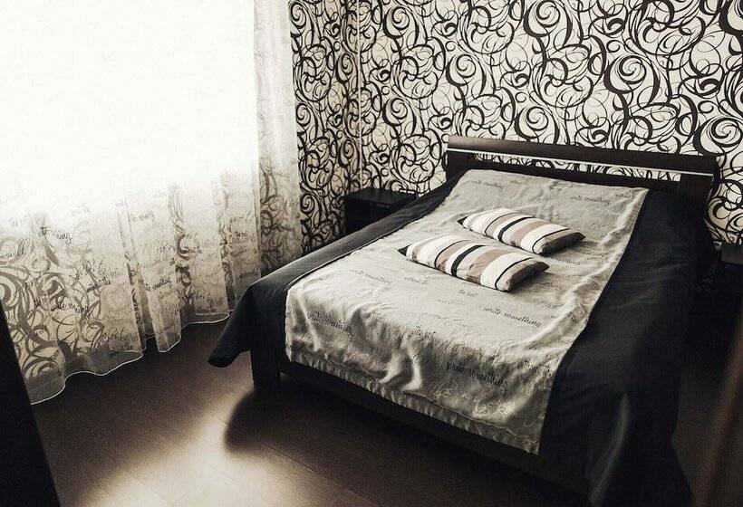 Apartment On Kuznetskstroevskiy 9