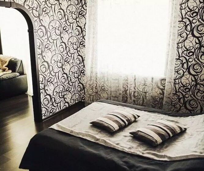 Apartment On Kuznetskstroevskiy 9