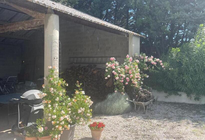 Appt 2 Pieces Dans Mas Provençal