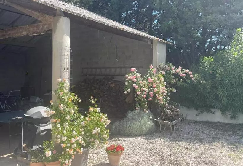 Appt 2 Pieces Dans Mas Provençal