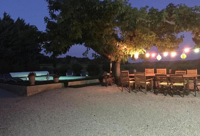 Appt 2 Pieces Dans Mas Provençal