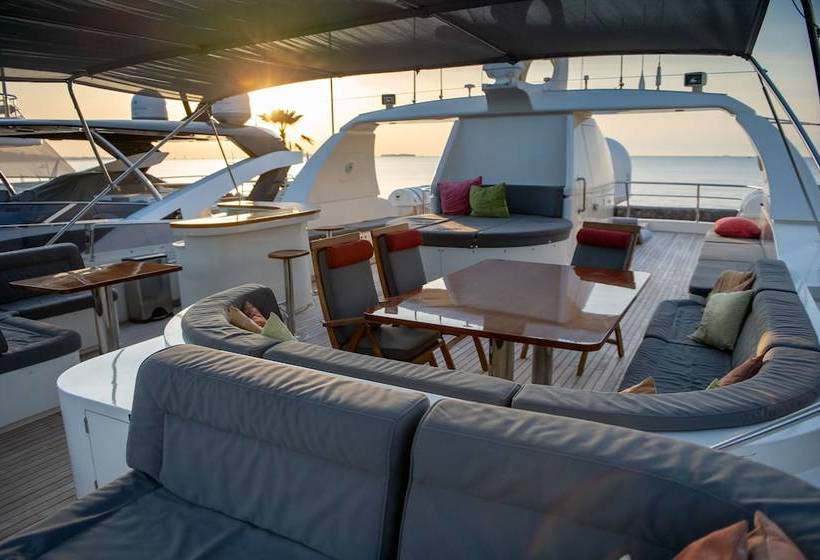 ホテル Mabruk Lll Yacht